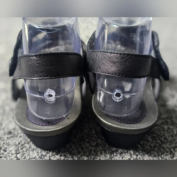 Aravon Rockport Standon T Bar Metallic Size 8 Sandals CH0417 Adjustable - Picture 5 of 11